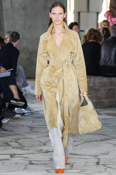 Look 22